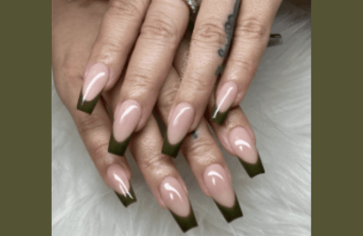45+ Stunning Dark Green Nails to Rock This Fall and Winter 7 dark green nails