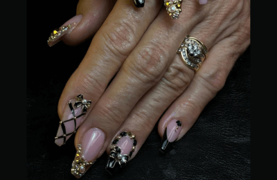 Baroque Beauty with Classy Autumn Nails