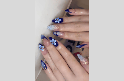 40 Navy Blue Nail Designs to Elevate Your Style 2025 22 Navy blue nails with sculpted flower ideas