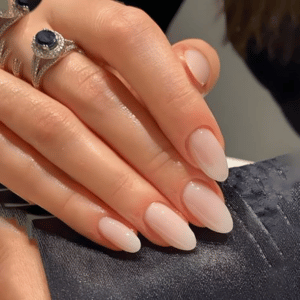 Glossy white summer nails for a shiny and clean everyday look