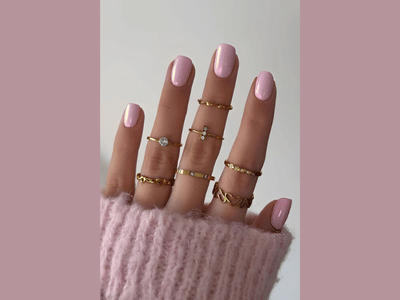 50 Stunning Short Spring Nail Designs Trending in 2025 2 Short spring nail design with pink chrome, sleek and stylish for 2025.