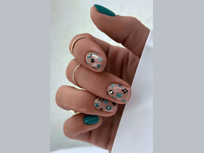 50 Stunning Short Spring Nail Designs Trending in 2025 13 Short nails combining green and black, sophisticated and bold