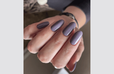 29 Stunning Spring Nail Color ideas to Make Your Mani Bloom 13 Navy or black nail designs - nail color ideas for spring