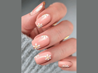 50 Stunning Short Spring Nail Designs Trending in 2025 43 short spring nails with white flowers